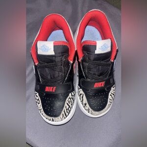 Nike Kids Black and Red Sneakers with Patterned Toe